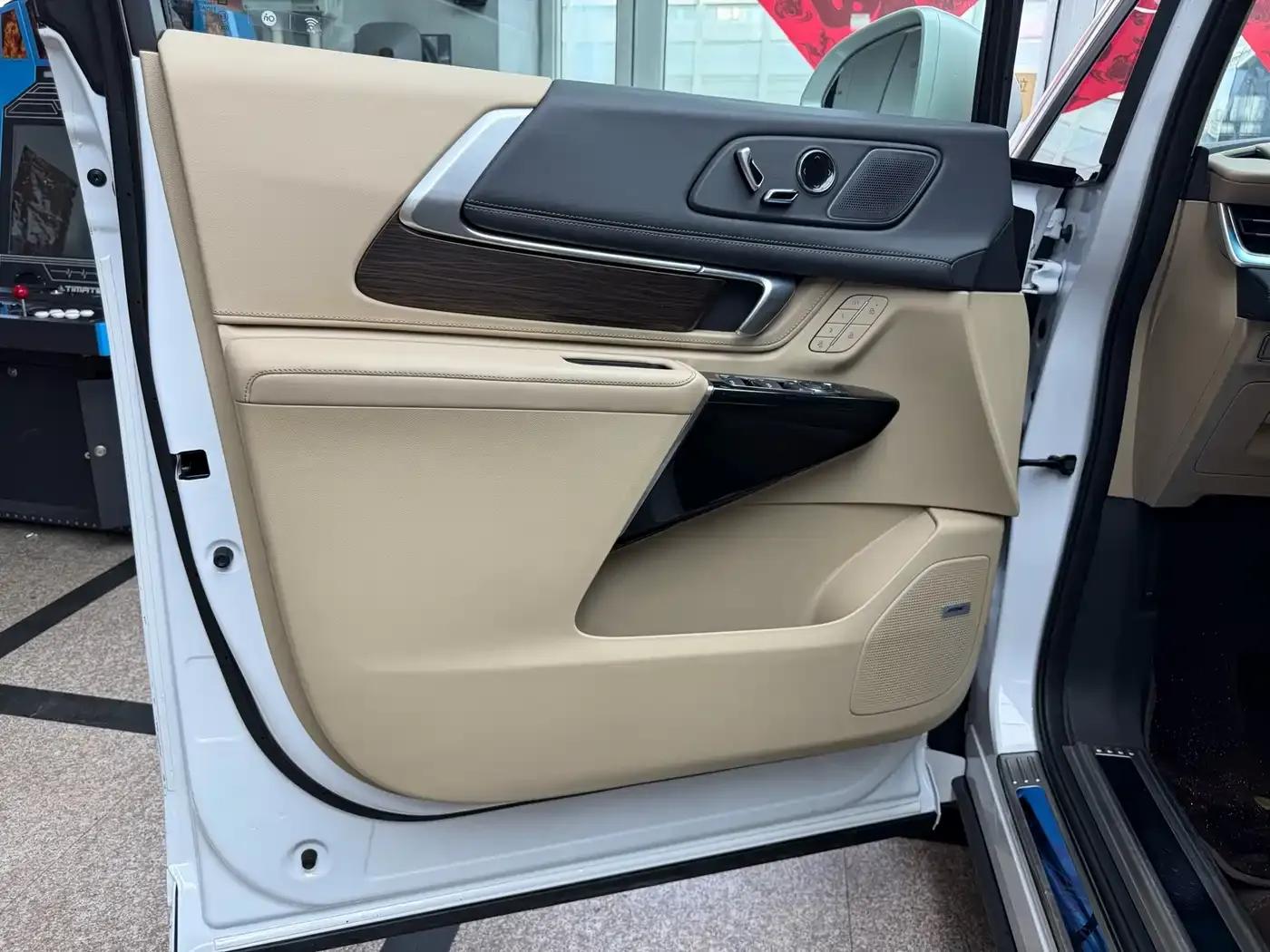 Century 2023 2.0T Seven-Seat Premium Edition — миниатюра 13