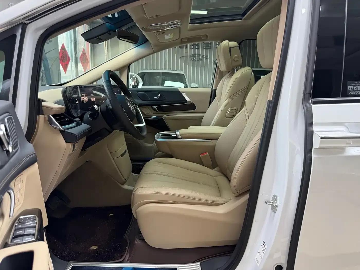 Century 2023 2.0T Seven-Seat Premium Edition — миниатюра 20