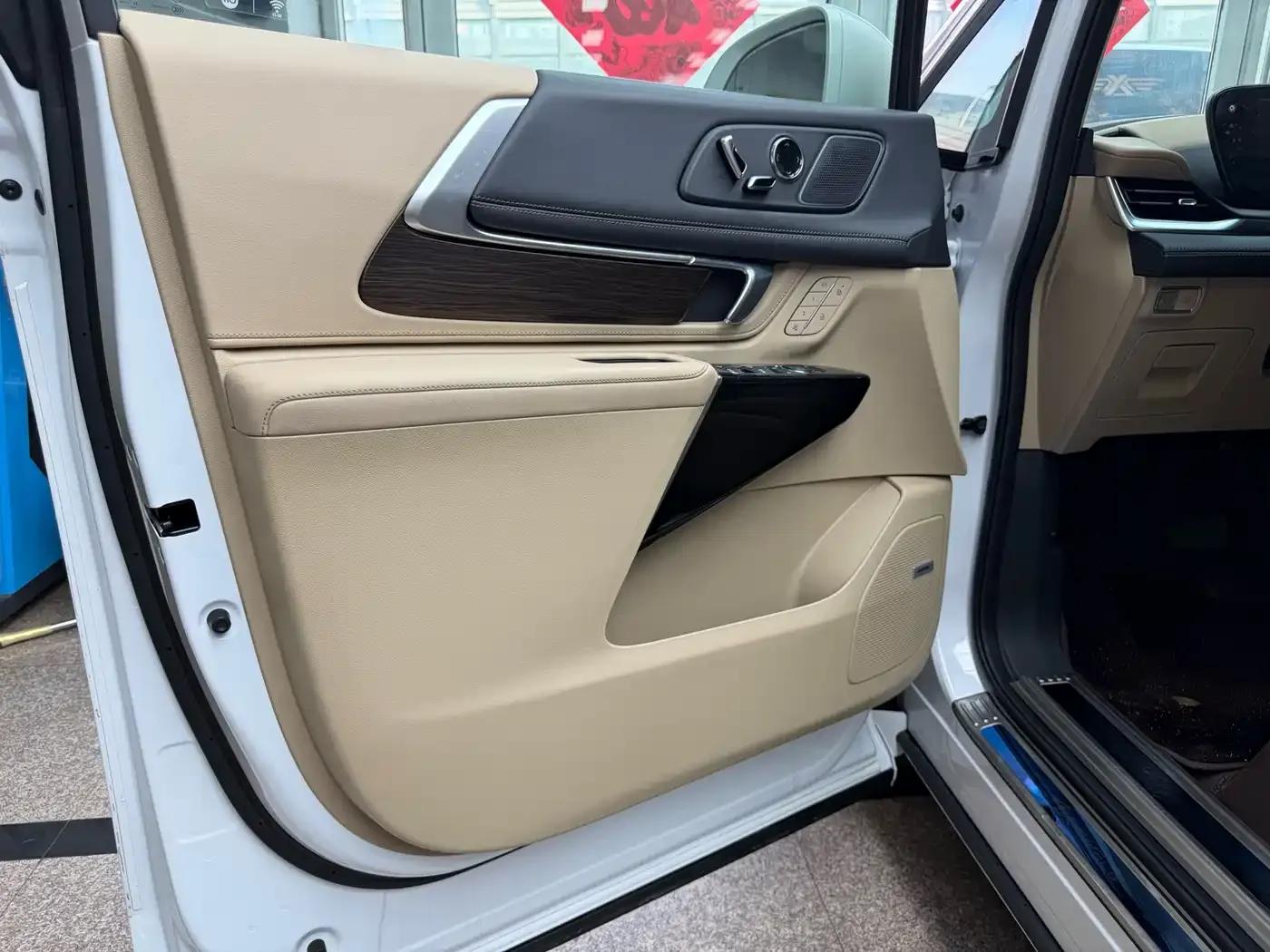 Century 2023 2.0T Seven-Seat Premium Edition — миниатюра 24