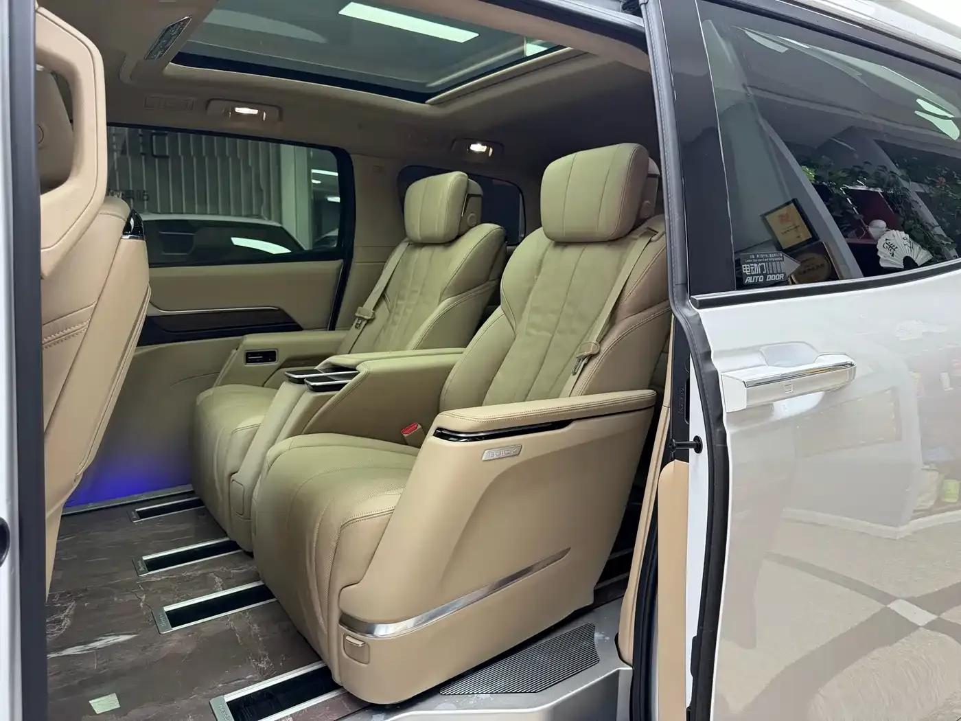 Century 2023 2.0T Seven-Seat Premium Edition — миниатюра 25