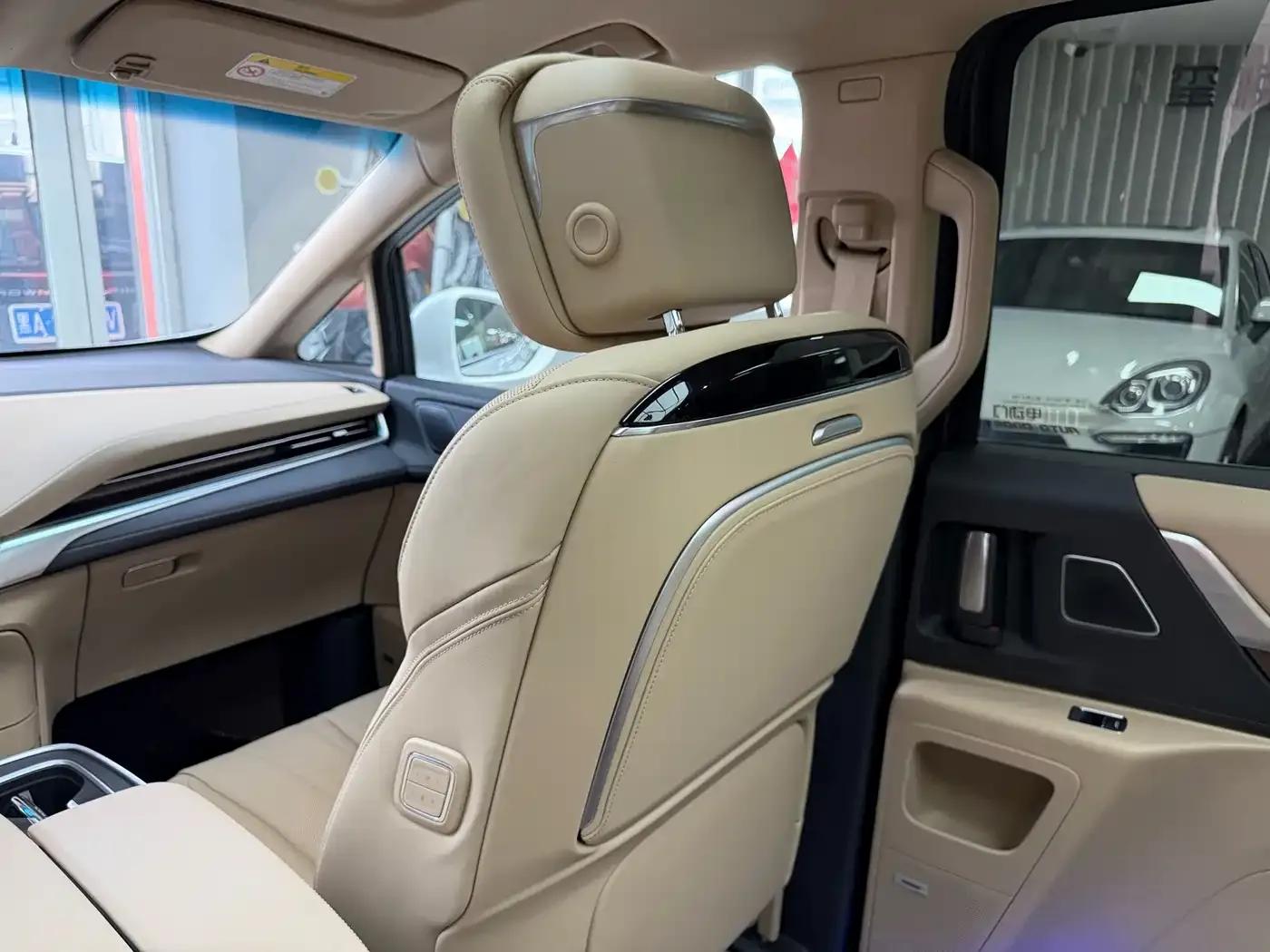 Century 2023 2.0T Seven-Seat Premium Edition — миниатюра 35