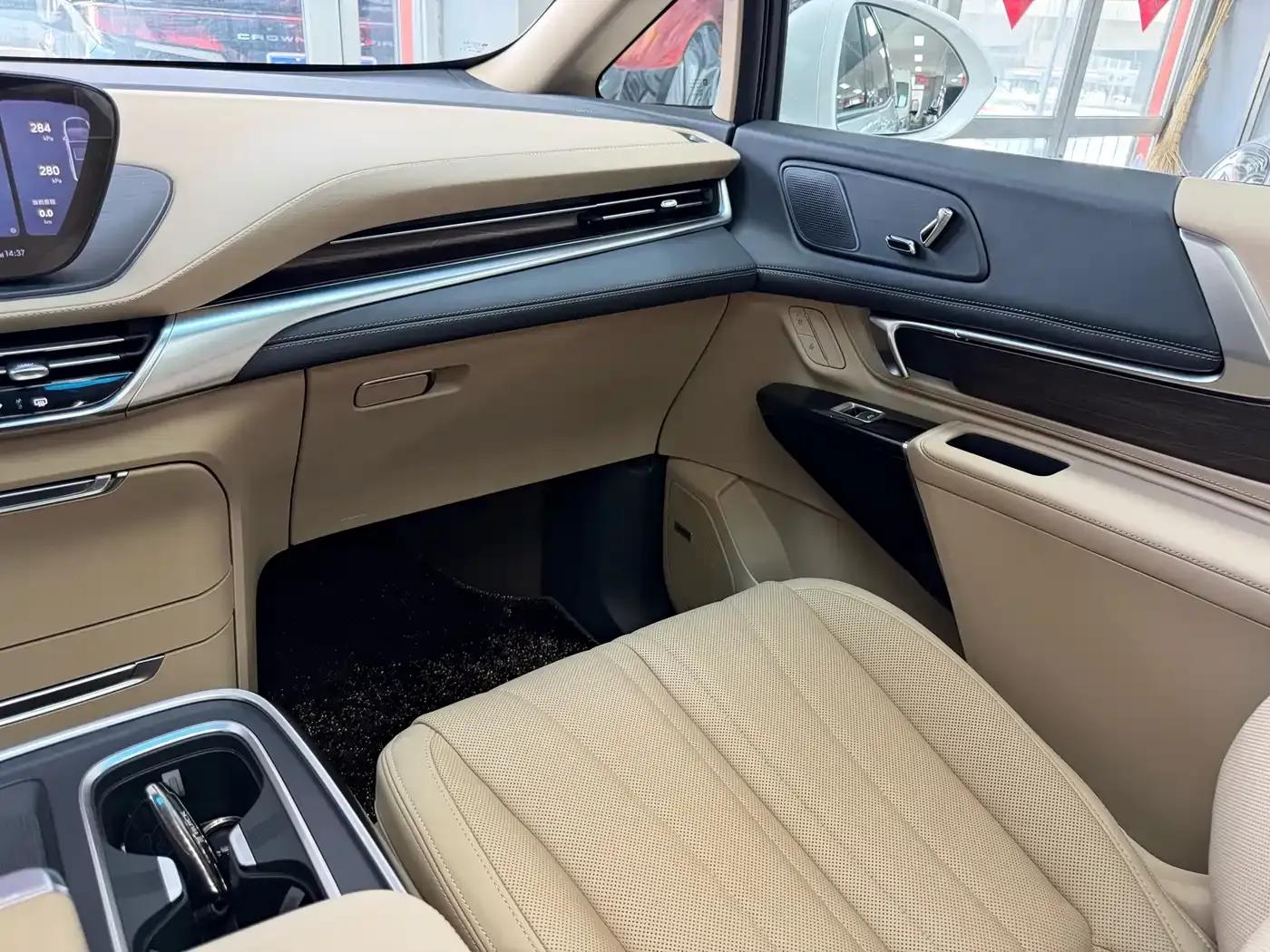 Century 2023 2.0T Seven-Seat Premium Edition — миниатюра 36