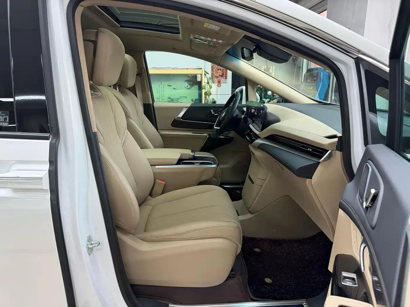 Century 2023 2.0T Seven-Seat Premium Edition — миниатюра 41