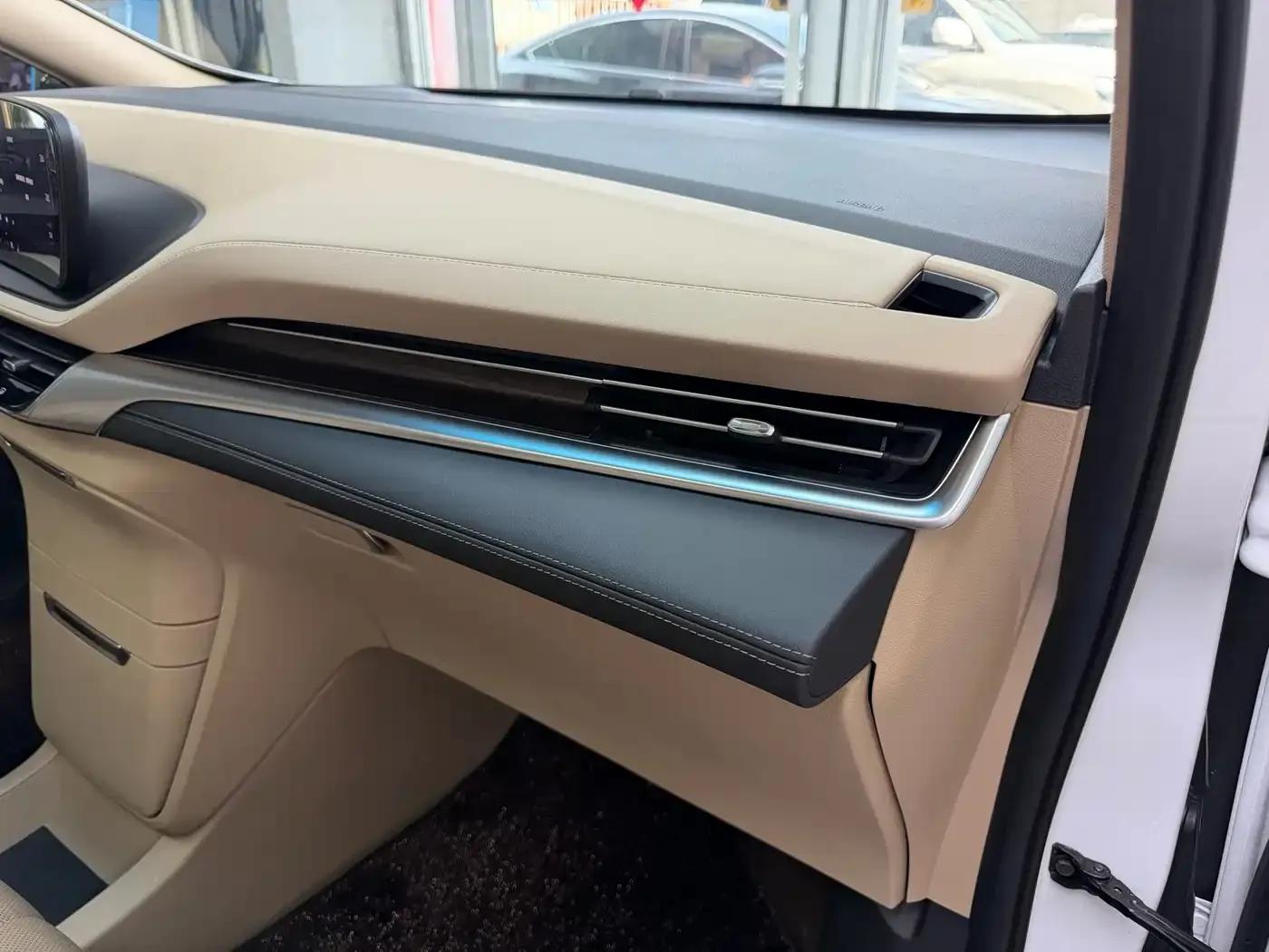 Century 2023 2.0T Seven-Seat Premium Edition — миниатюра 56