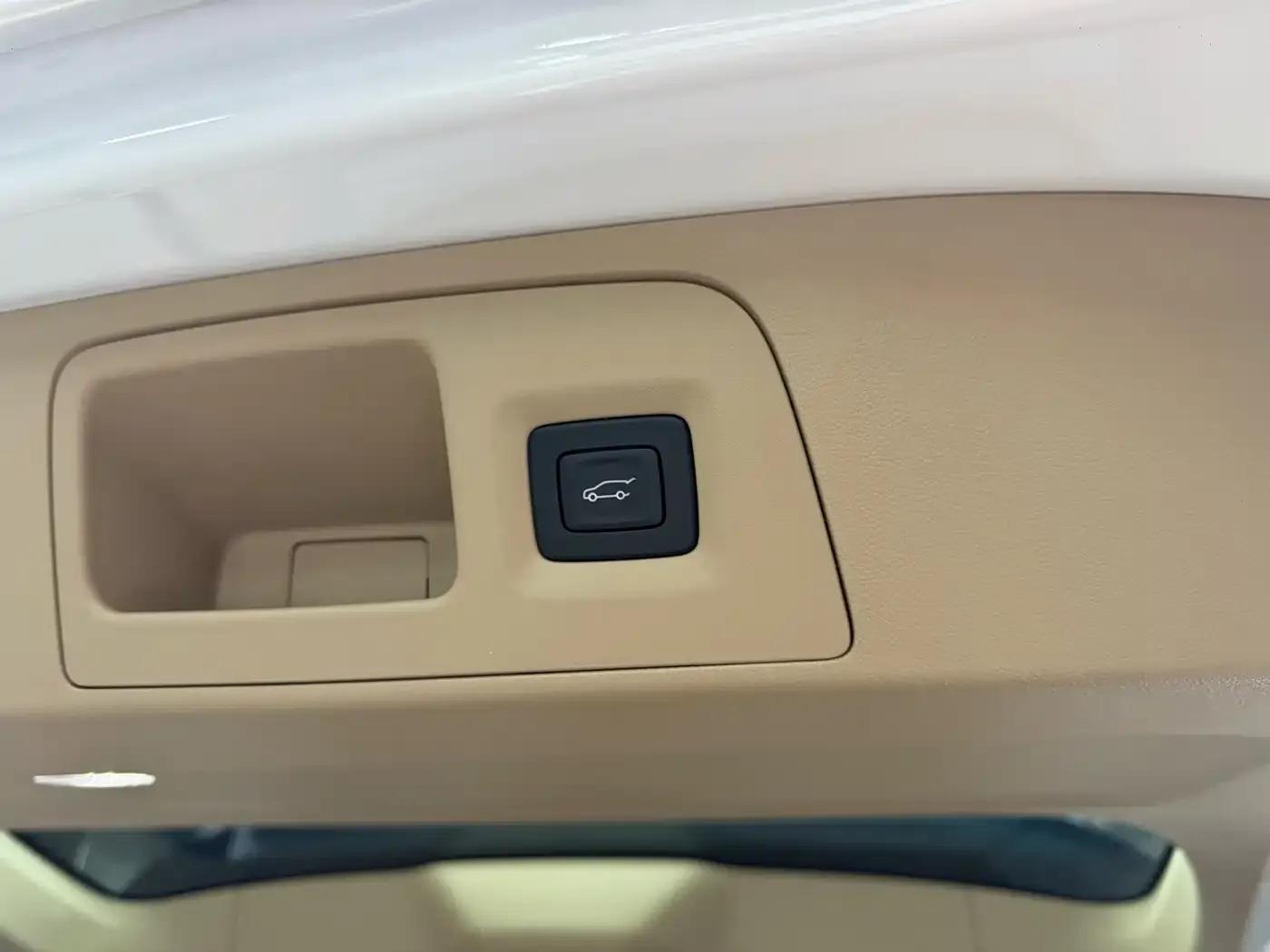 Century 2023 2.0T Seven-Seat Premium Edition — миниатюра 10