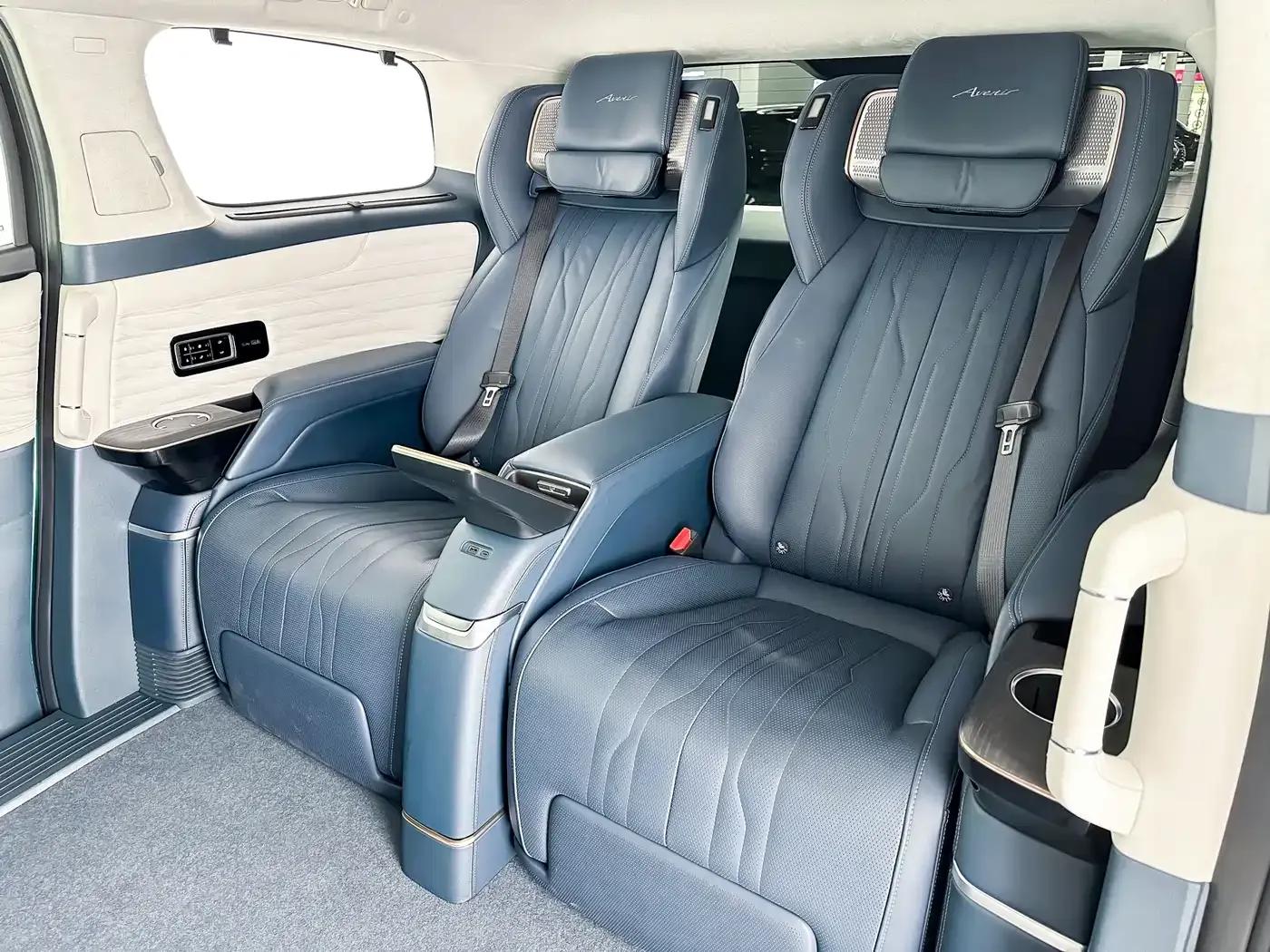 Century 2023 2.0T Four-Seat Private Edition — миниатюра 15