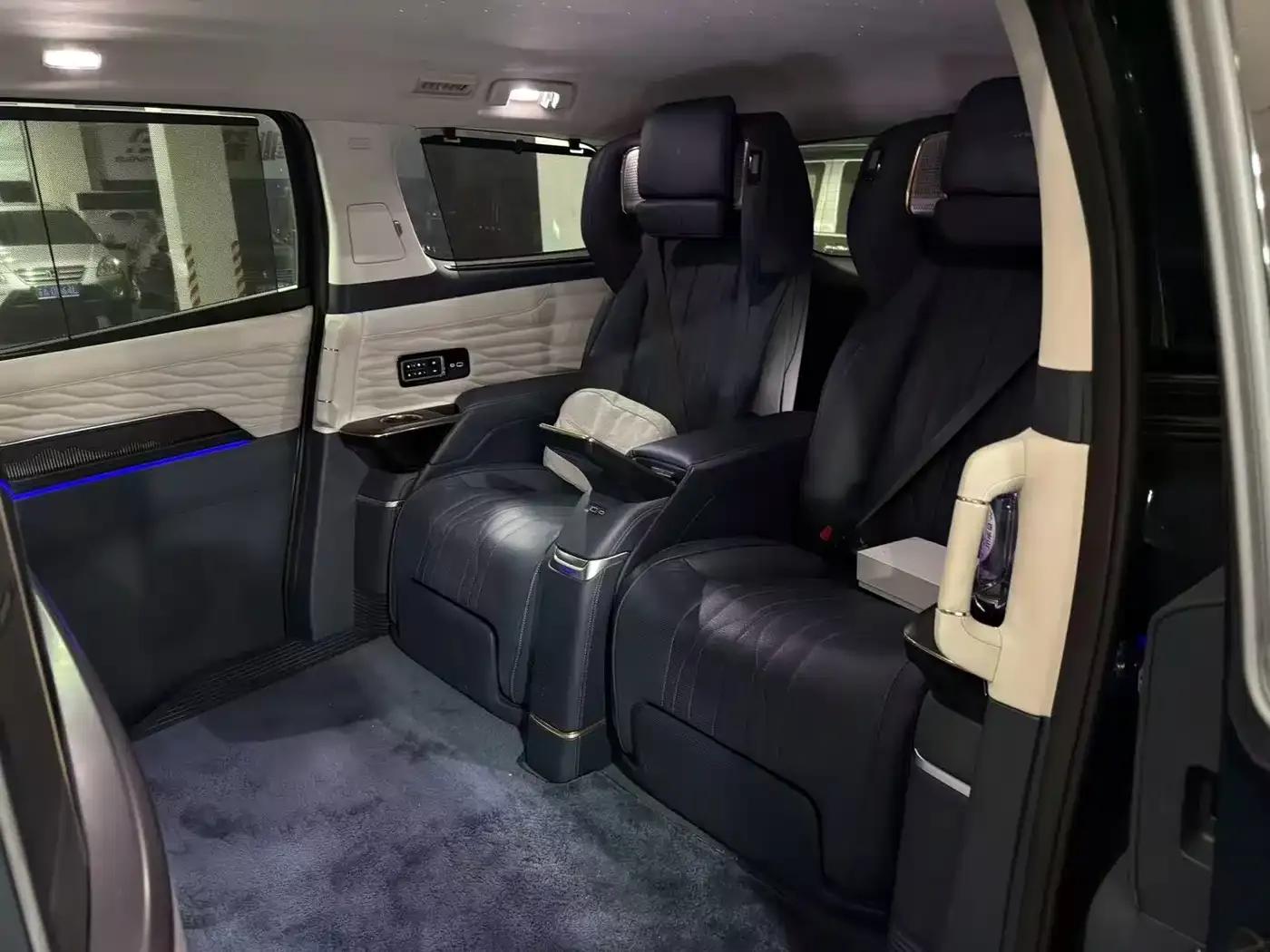 Century 2023 2.0T Four-Seat Private Edition — миниатюра 4