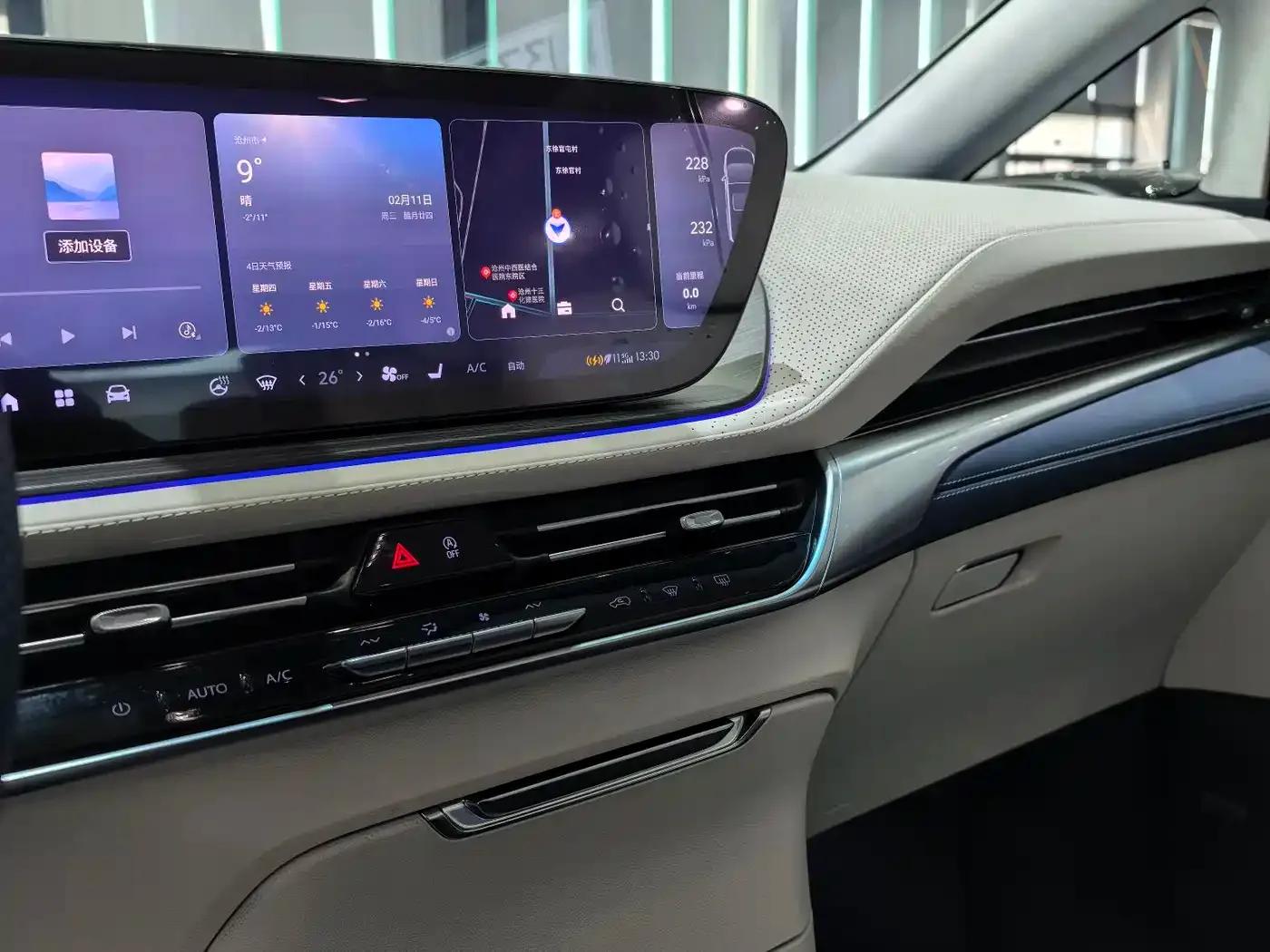 Century 2023 2.0T Six-Seat Luxury Edition — миниатюра 8