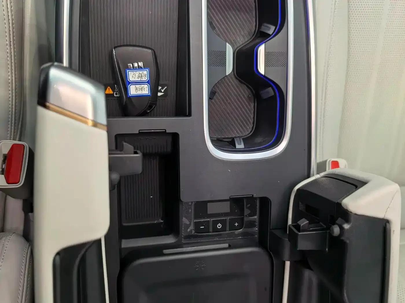 Century 2023 2.0T Six-Seat Luxury Edition — миниатюра 9