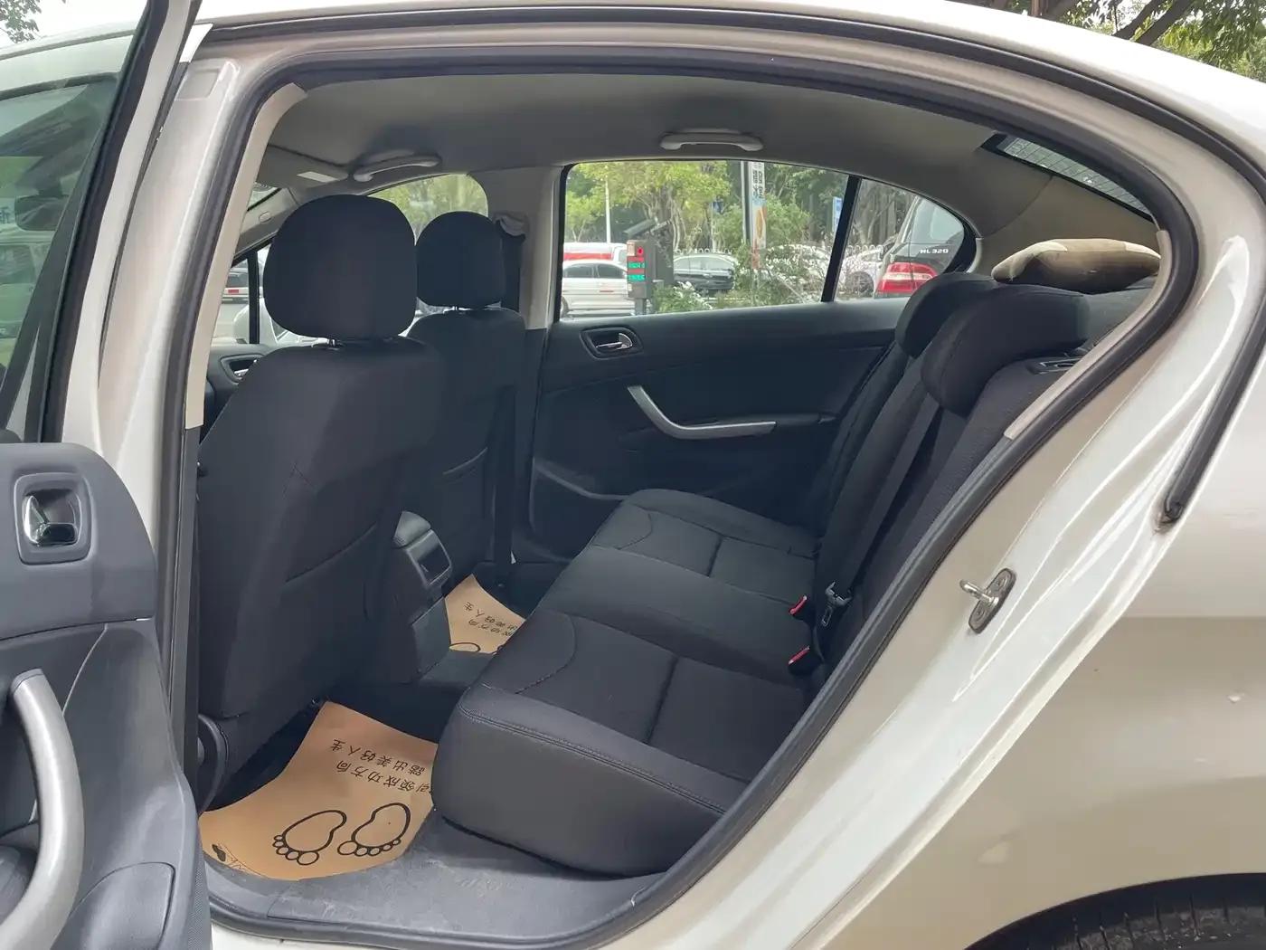 Peugeot 408 2013 2.0L Automatic Comfort Edition — миниатюра 8