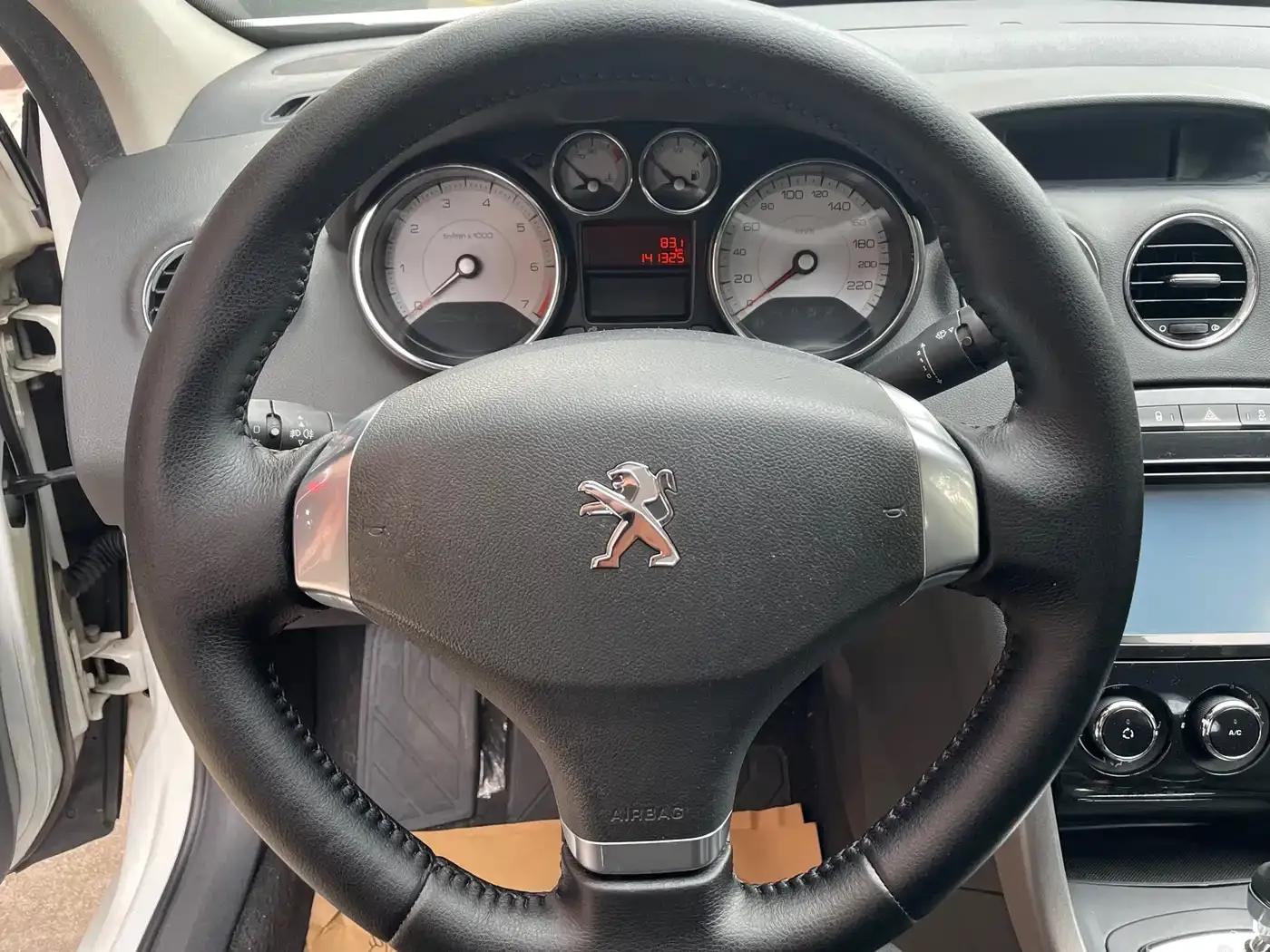 Peugeot 408 2013 2.0L Automatic Comfort Edition — миниатюра 9