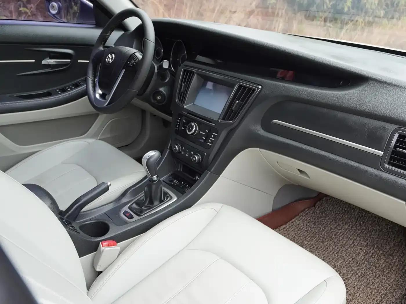 2014 Senova D50 1.5L Manual Comfort Edition — миниатюра 8