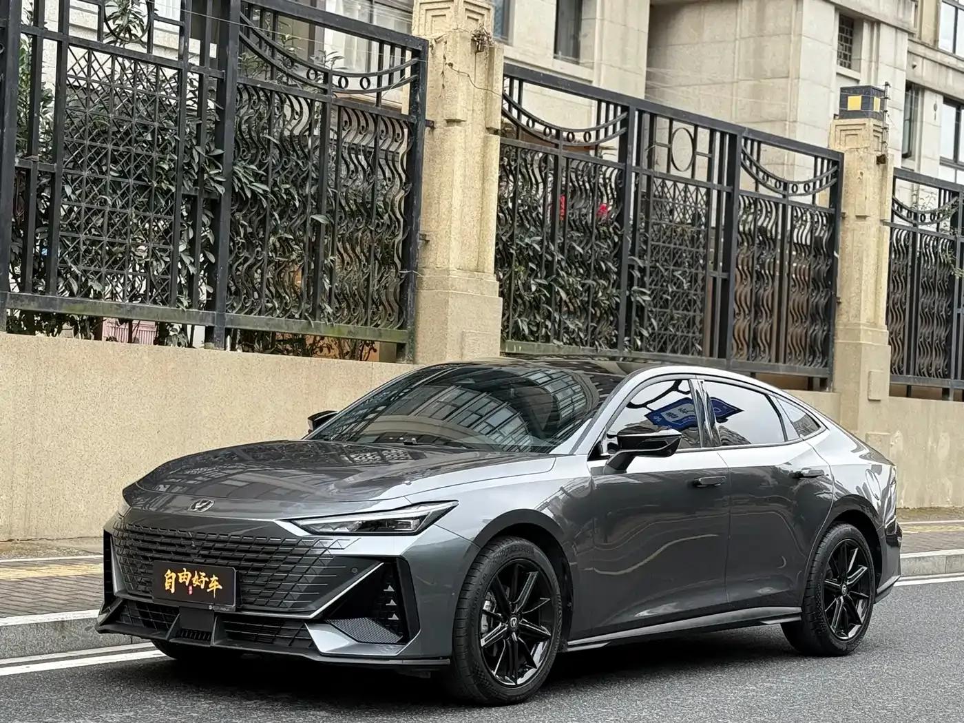 Changan UNI-V 2023 1.5T Premium Edition — миниатюра 1