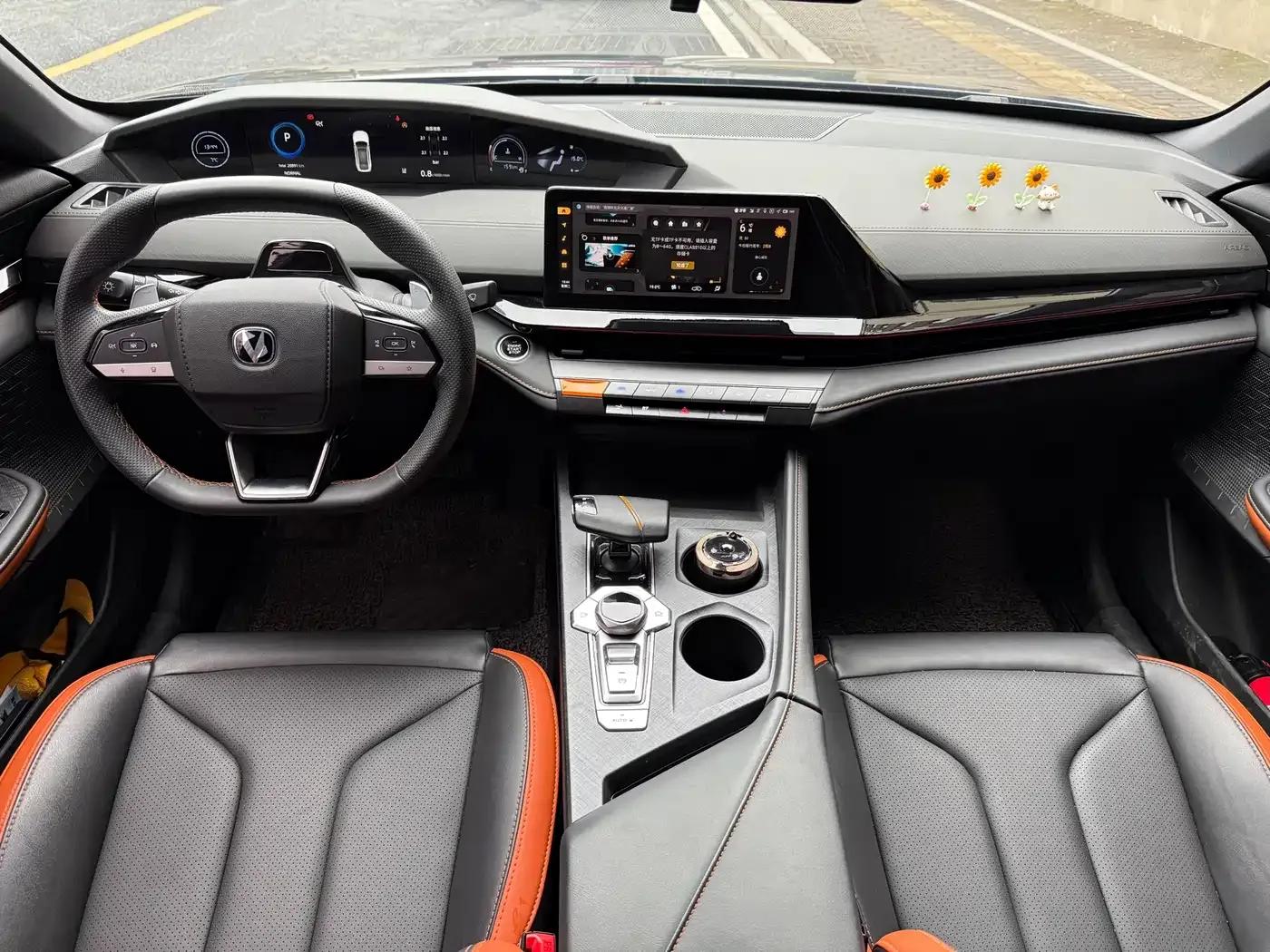 Changan UNI-V 2023 1.5T Premium Edition — миниатюра 11