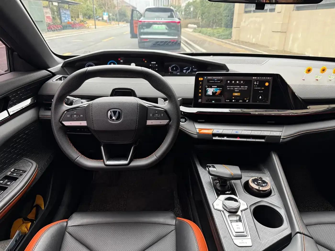 Changan UNI-V 2023 1.5T Premium Edition — миниатюра 12