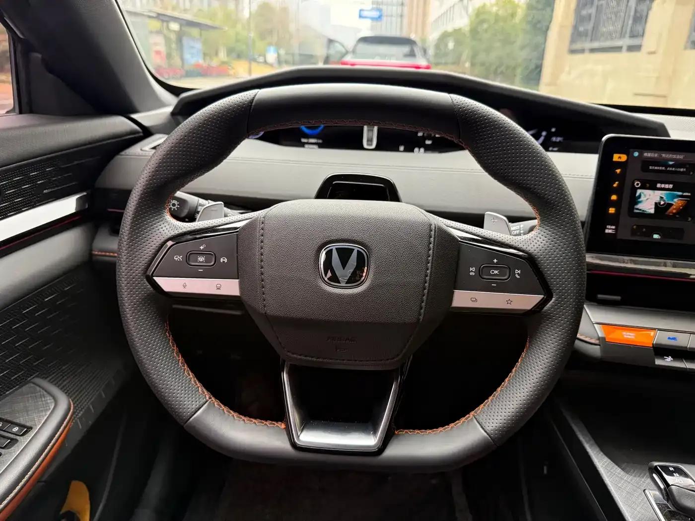 Changan UNI-V 2023 1.5T Premium Edition — миниатюра 13