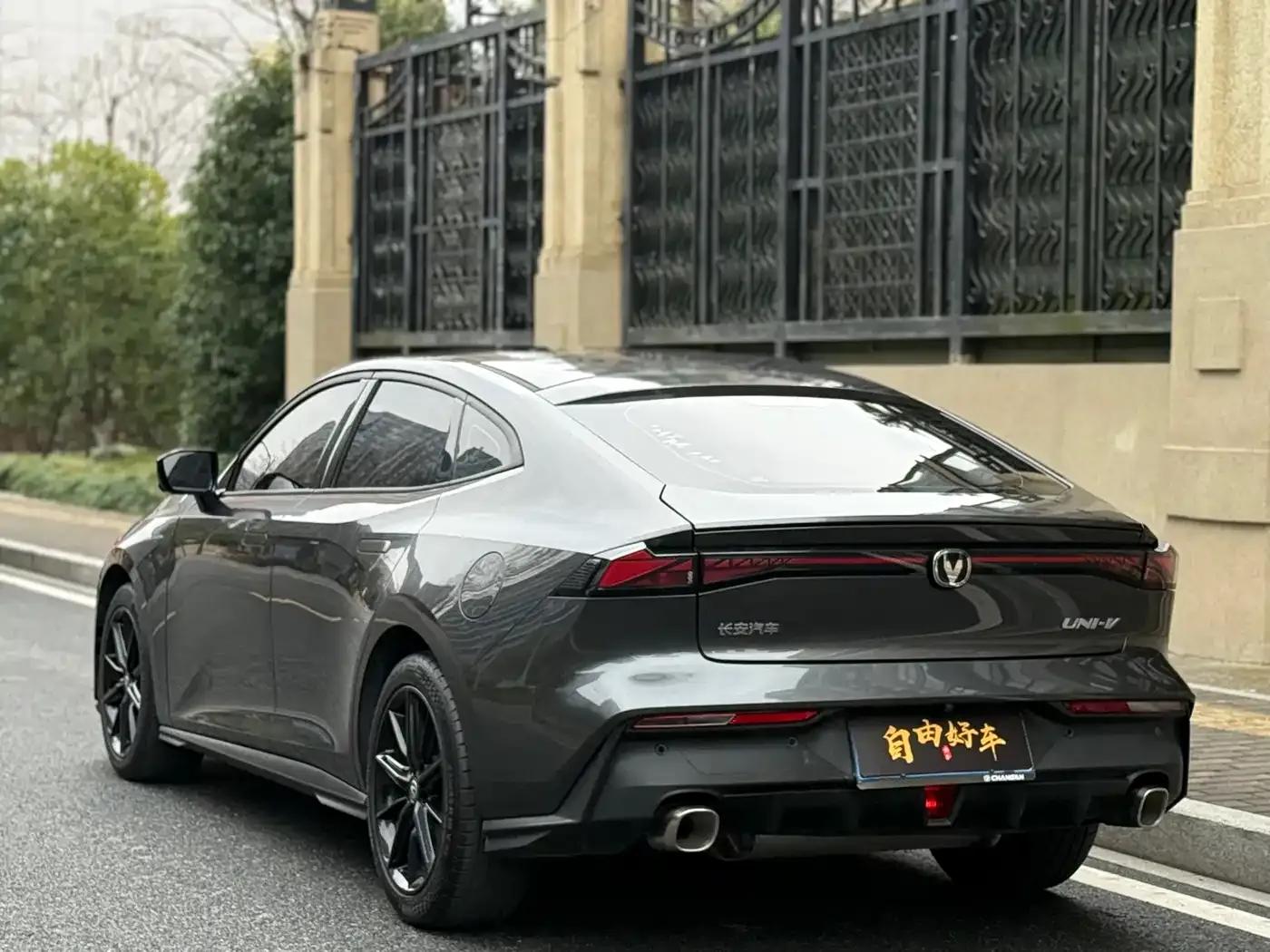 Changan UNI-V 2023 1.5T Premium Edition — миниатюра 19