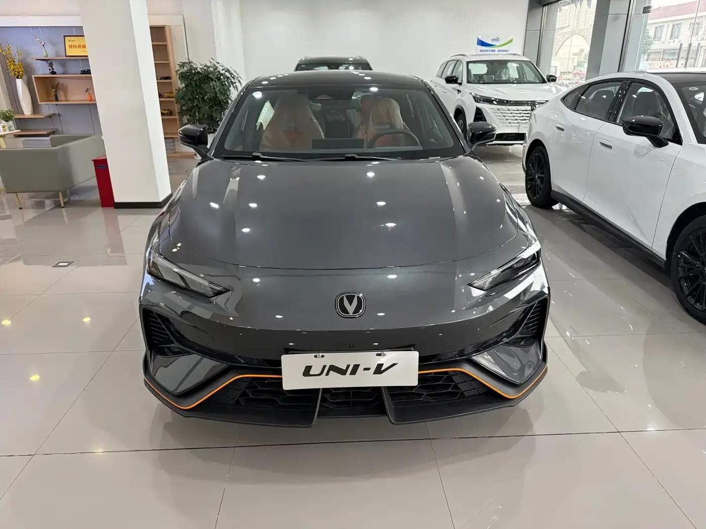 Changan UNI-V 2025 Model, Third Generation, 1.5T 500Bar Premium Sport — миниатюра 3