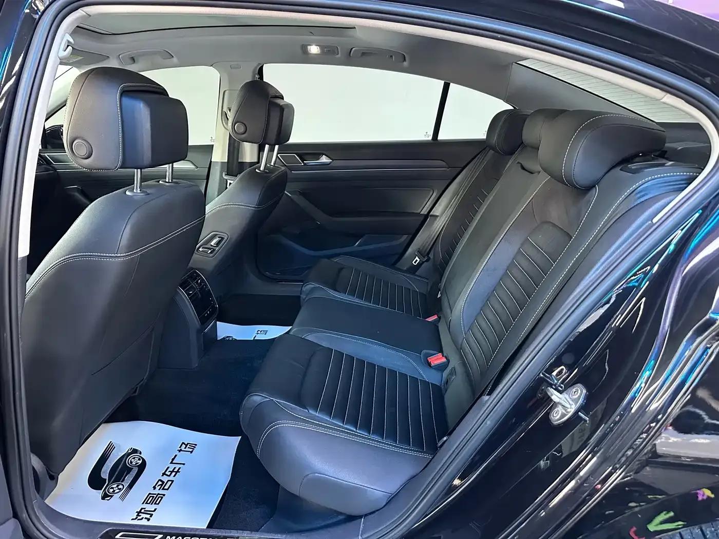 2020 Volkswagen Passat 330TSI DSG Leading Edition — миниатюра 5