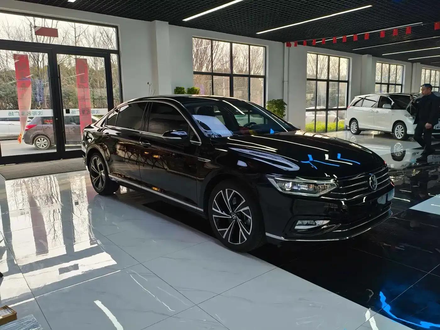 2020 Volkswagen Passat 330TSI DSG Premium — миниатюра 3