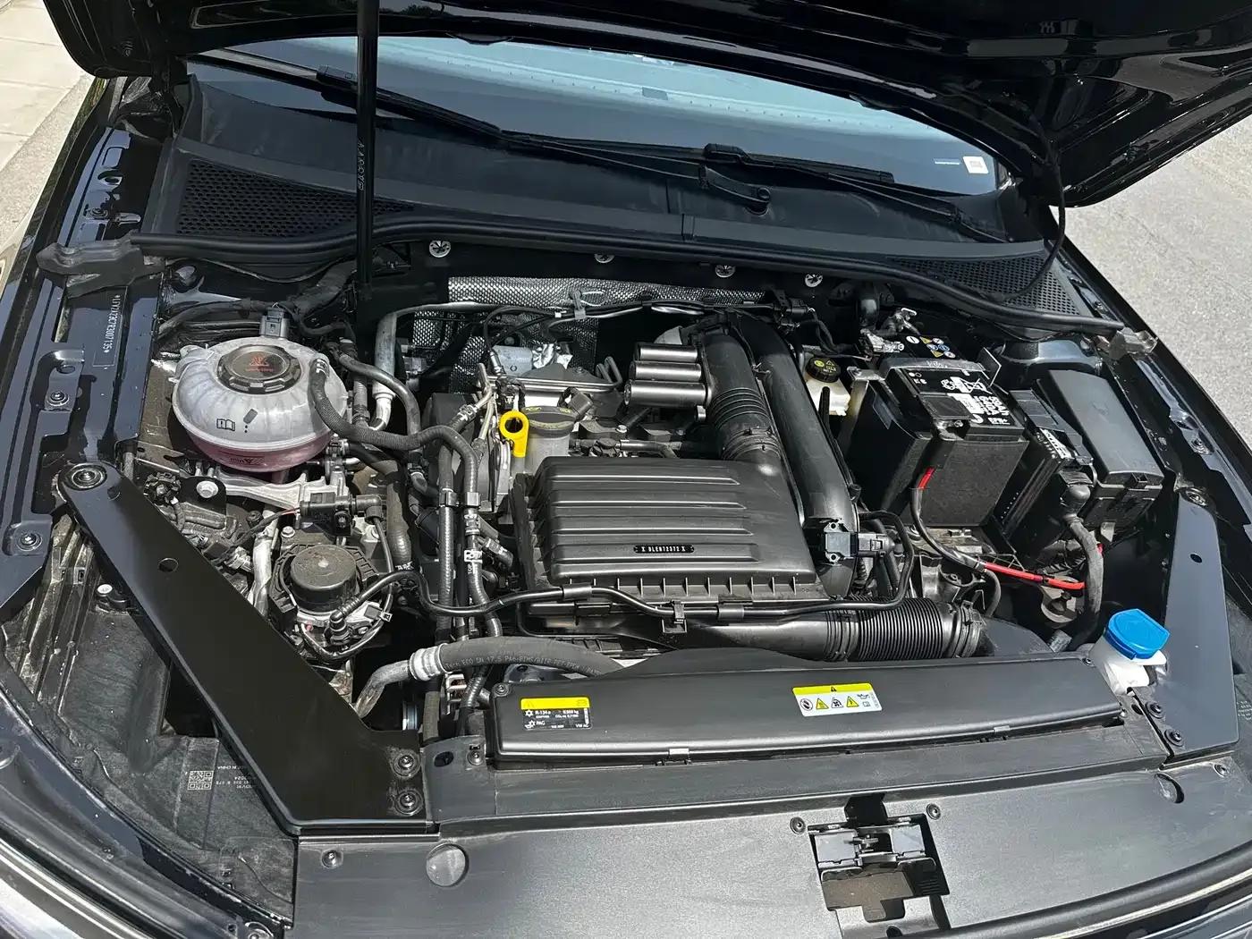 Volkswagen Magotan 2023 2 Millionth Unit Commemorative Edition 280TSI DSG Comfort Model — миниатюра 21