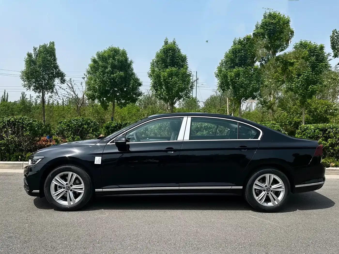 Volkswagen Magotan 2023 2 Millionth Unit Commemorative Edition 280TSI DSG Comfort Model — миниатюра 4