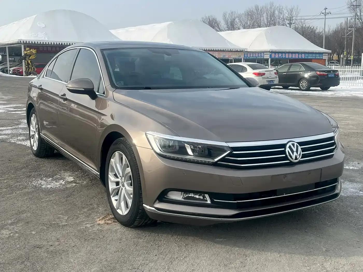 2017 Volkswagen Passat 380TSI DSG Luxury — миниатюра 1