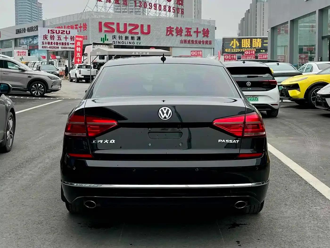 2017 Passat 330TSI DSG Premium Edition — миниатюра 3
