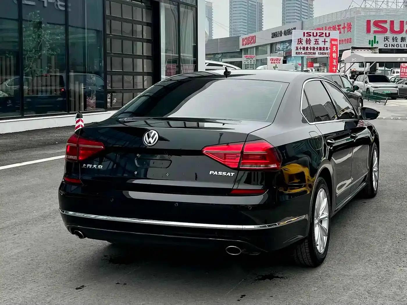 2017 Passat 330TSI DSG Premium Edition — миниатюра 4