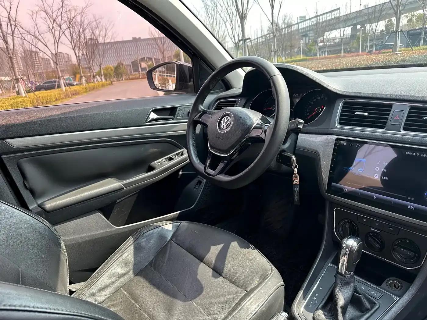 2015 Volkswagen Lavida 1.6L Automatic Comfort Edition — миниатюра 11