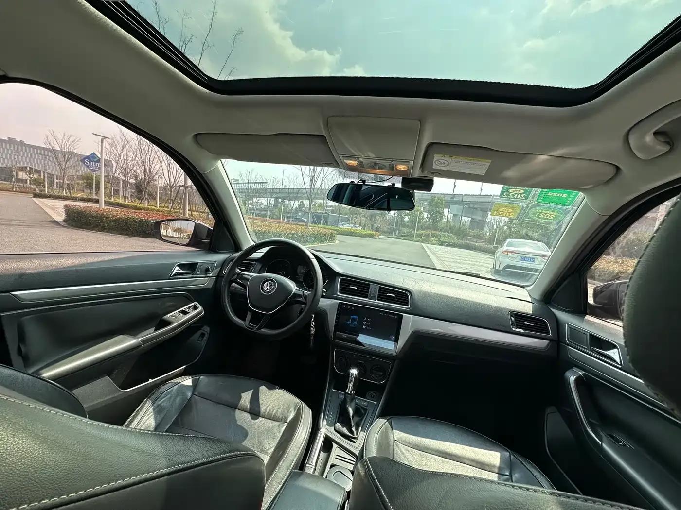 2015 Volkswagen Lavida 1.6L Automatic Comfort Edition — миниатюра 12