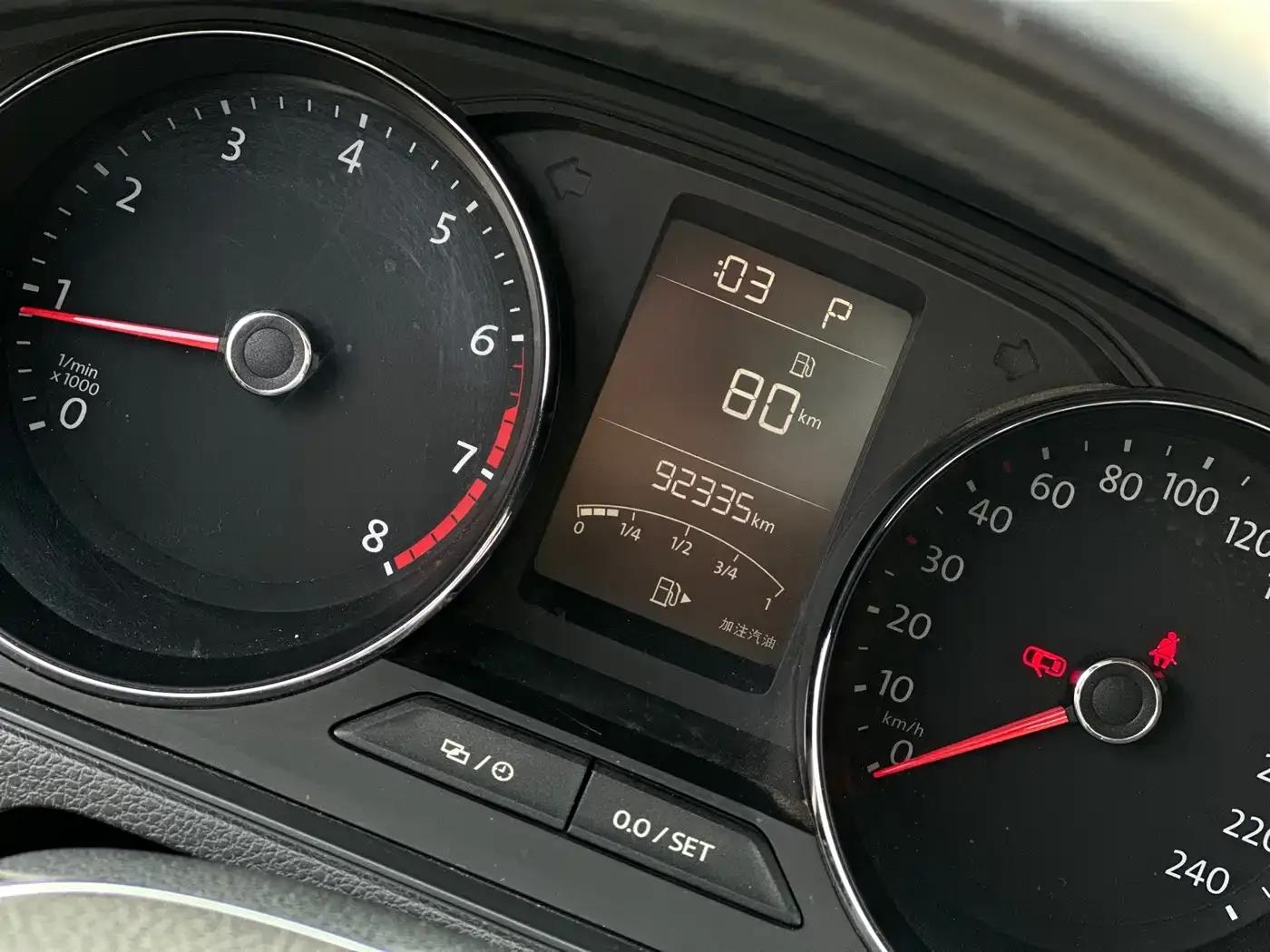 2015 Volkswagen Lavida 1.6L Automatic Comfort Edition — миниатюра 13