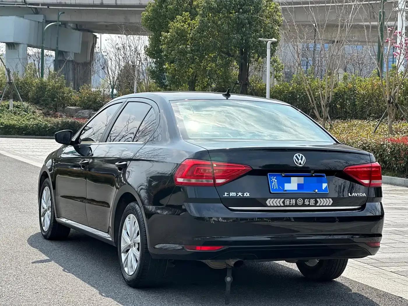 2015 Volkswagen Lavida 1.6L Automatic Comfort Edition — миниатюра 4