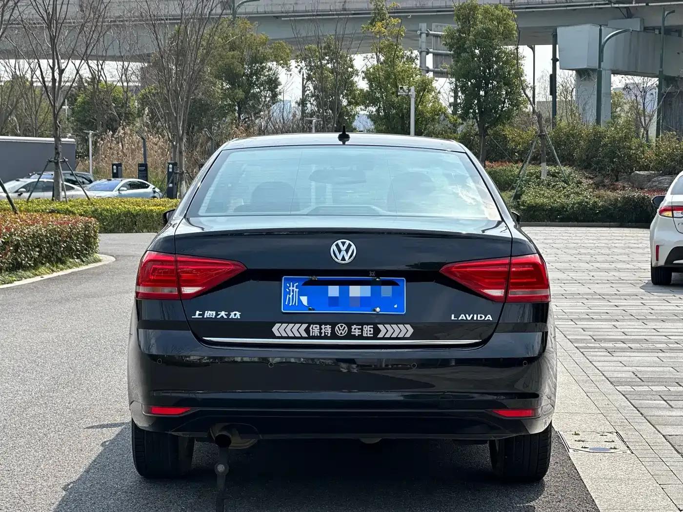 2015 Volkswagen Lavida 1.6L Automatic Comfort Edition — миниатюра 5
