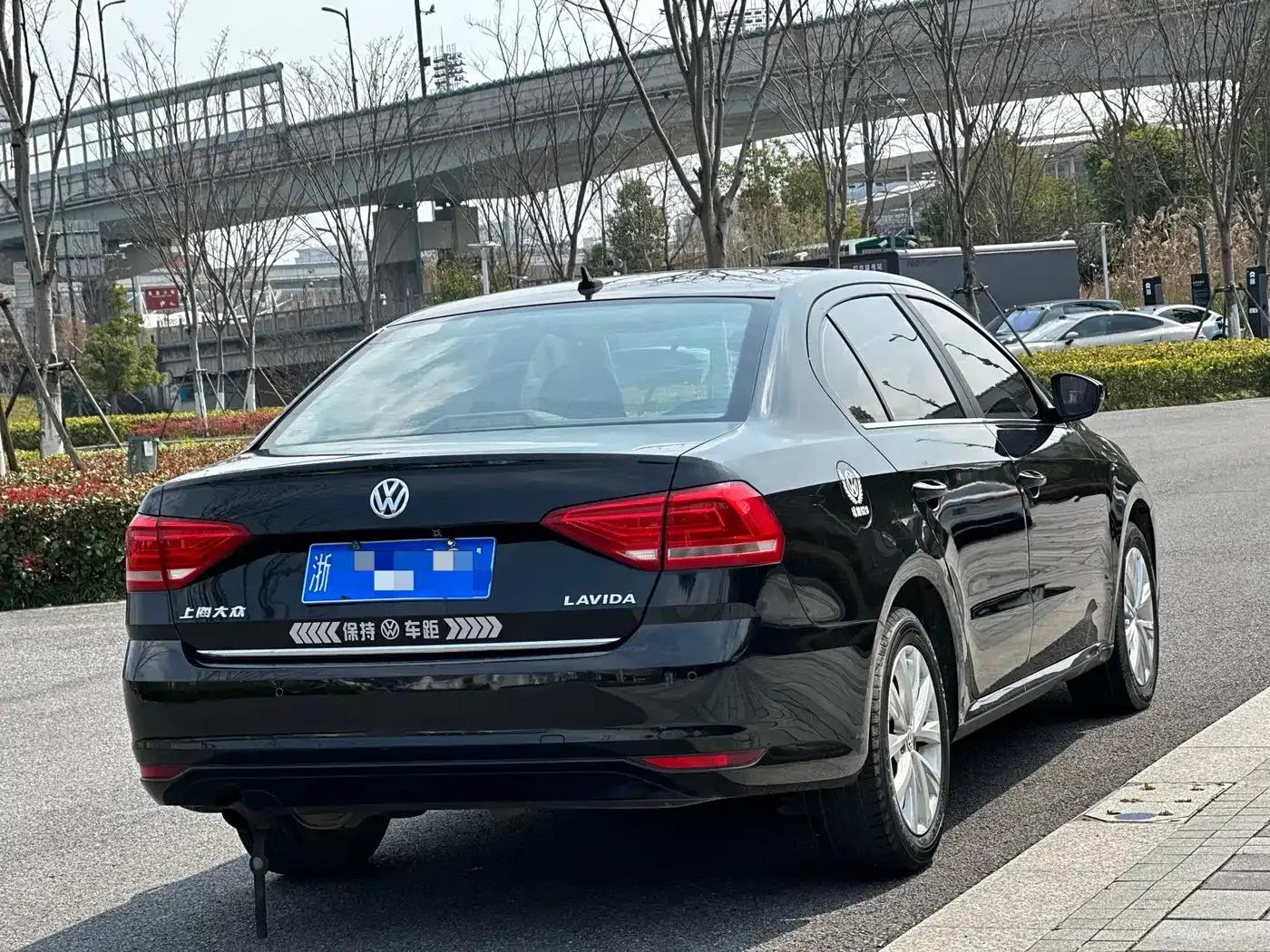 2015 Volkswagen Lavida 1.6L Automatic Comfort Edition — миниатюра 6