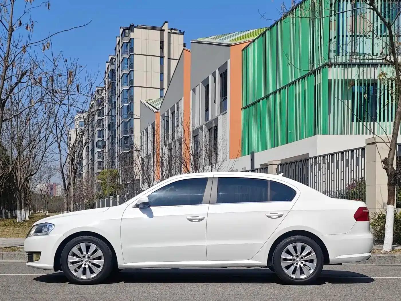 2013 Volkswagen Lavida 1.4TSI DSG Comfort Edition — миниатюра 2