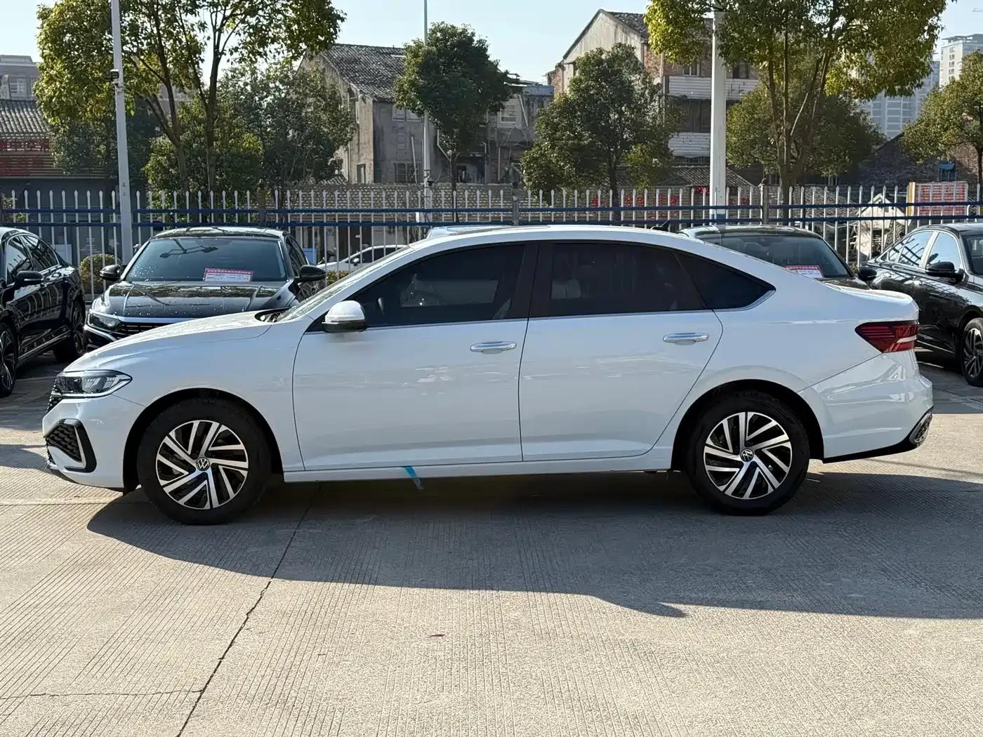 2024 Volkswagen Lavida 1.5L Automatic Starry Sky Five Million Edition — миниатюра 4