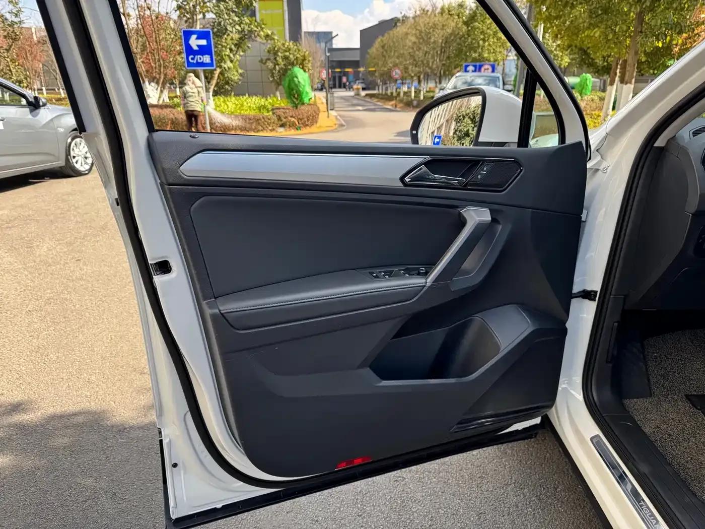 Tiguan L 2021 330TSI Automatic 2WD Smart Edition — миниатюра 9
