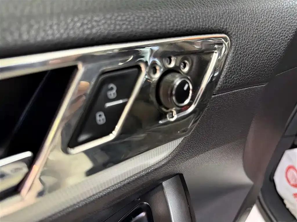 2018 Volkswagen Sagitar 1.6L Automatic Comfort Model — миниатюра 14