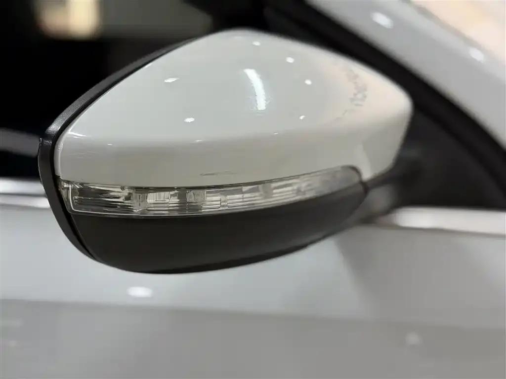 2018 Volkswagen Sagitar 1.6L Automatic Comfort Model — миниатюра 18