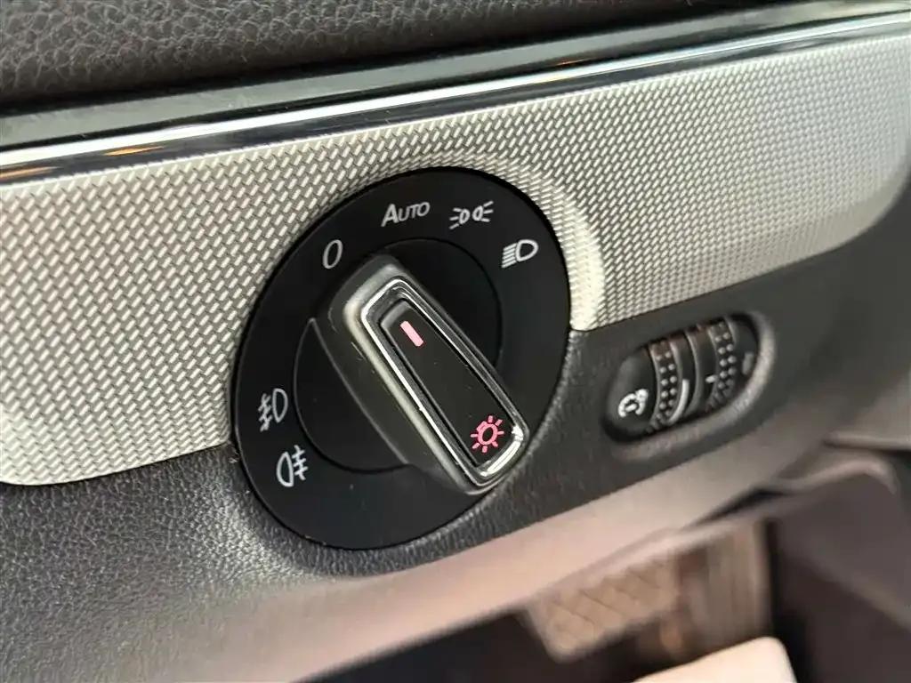 2018 Volkswagen Sagitar 1.6L Automatic Comfort Model — миниатюра 19