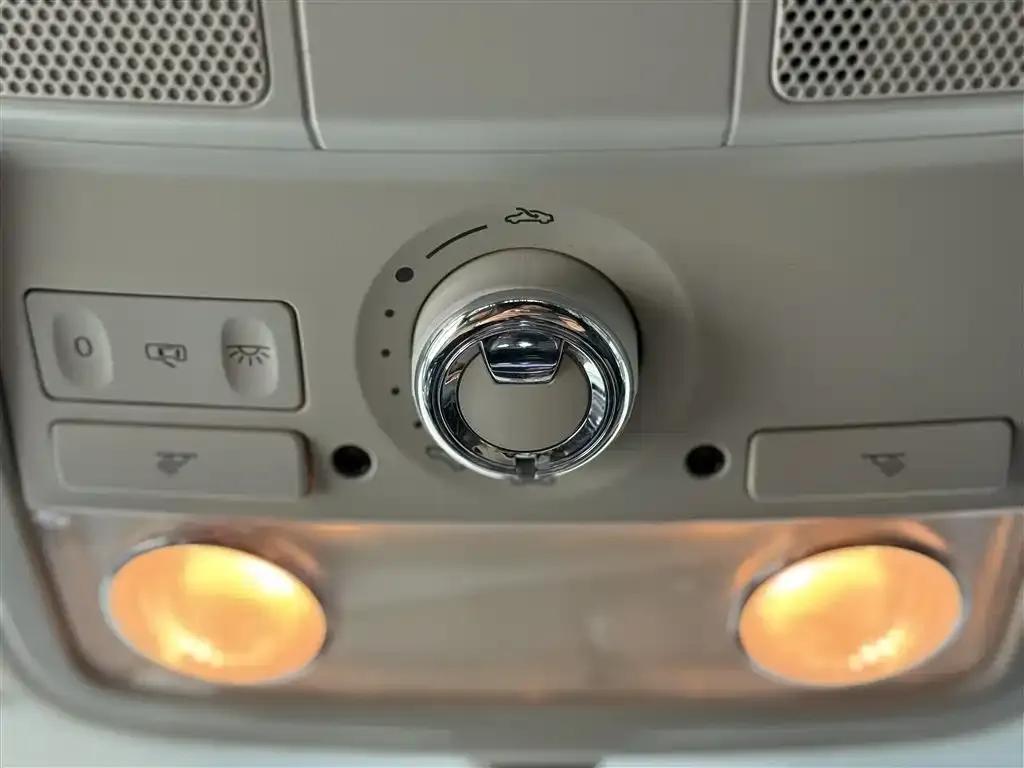 2018 Volkswagen Sagitar 1.6L Automatic Comfort Model — миниатюра 10