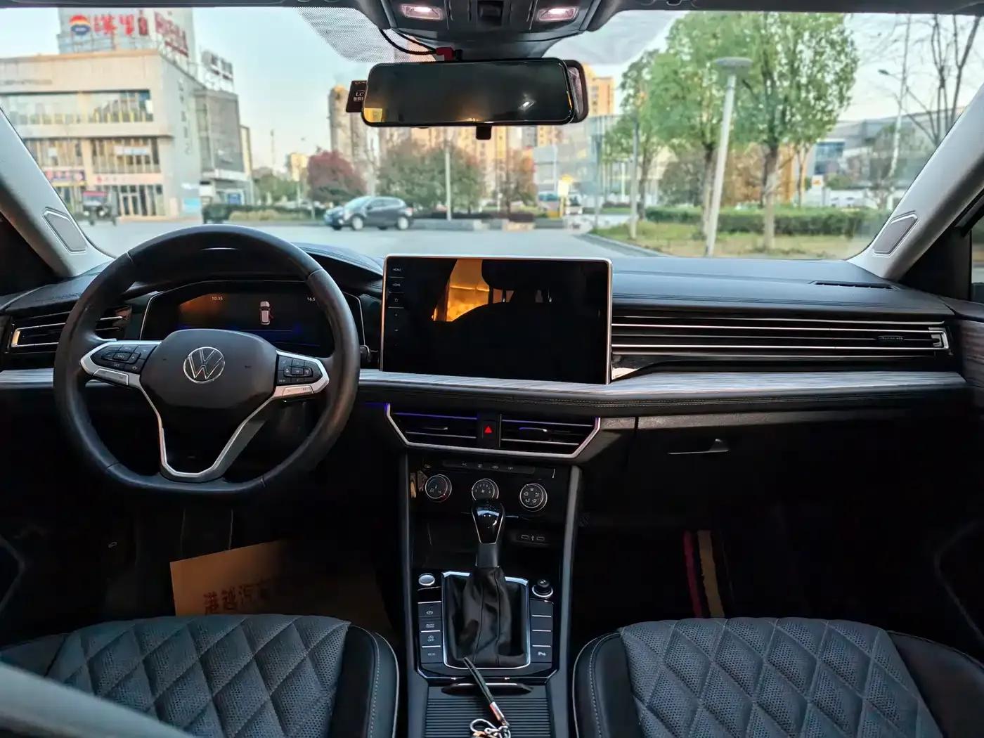 2023 Volkswagen Sagitar 300TSI DSG Excellence Edition — миниатюра 4
