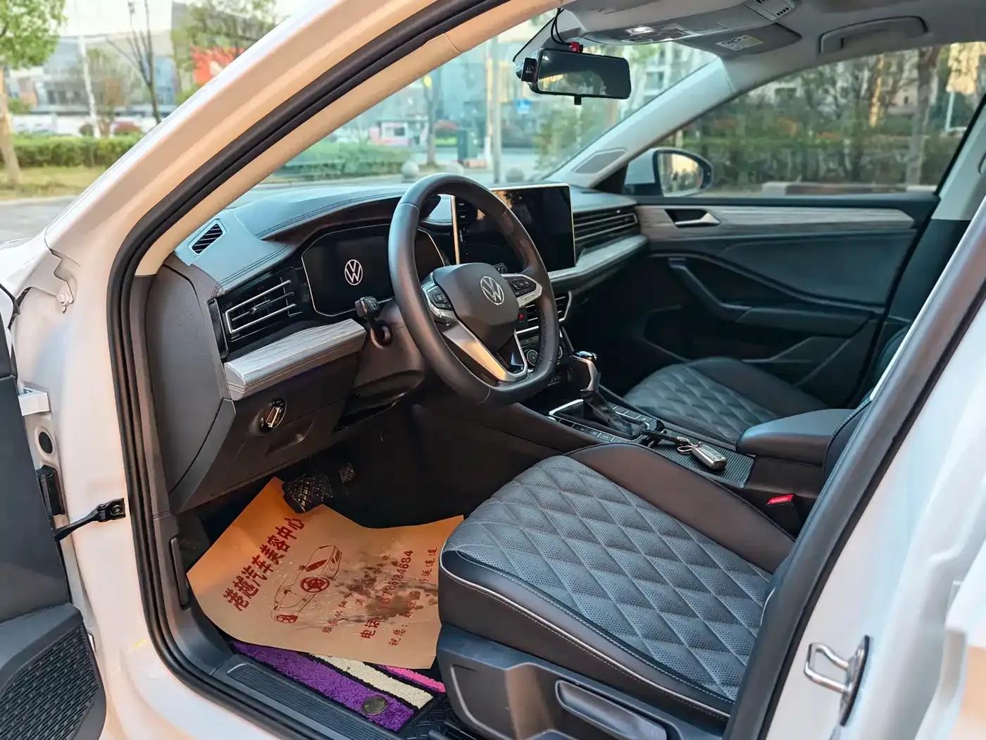 2023 Volkswagen Sagitar 300TSI DSG Excellence Edition — миниатюра 6