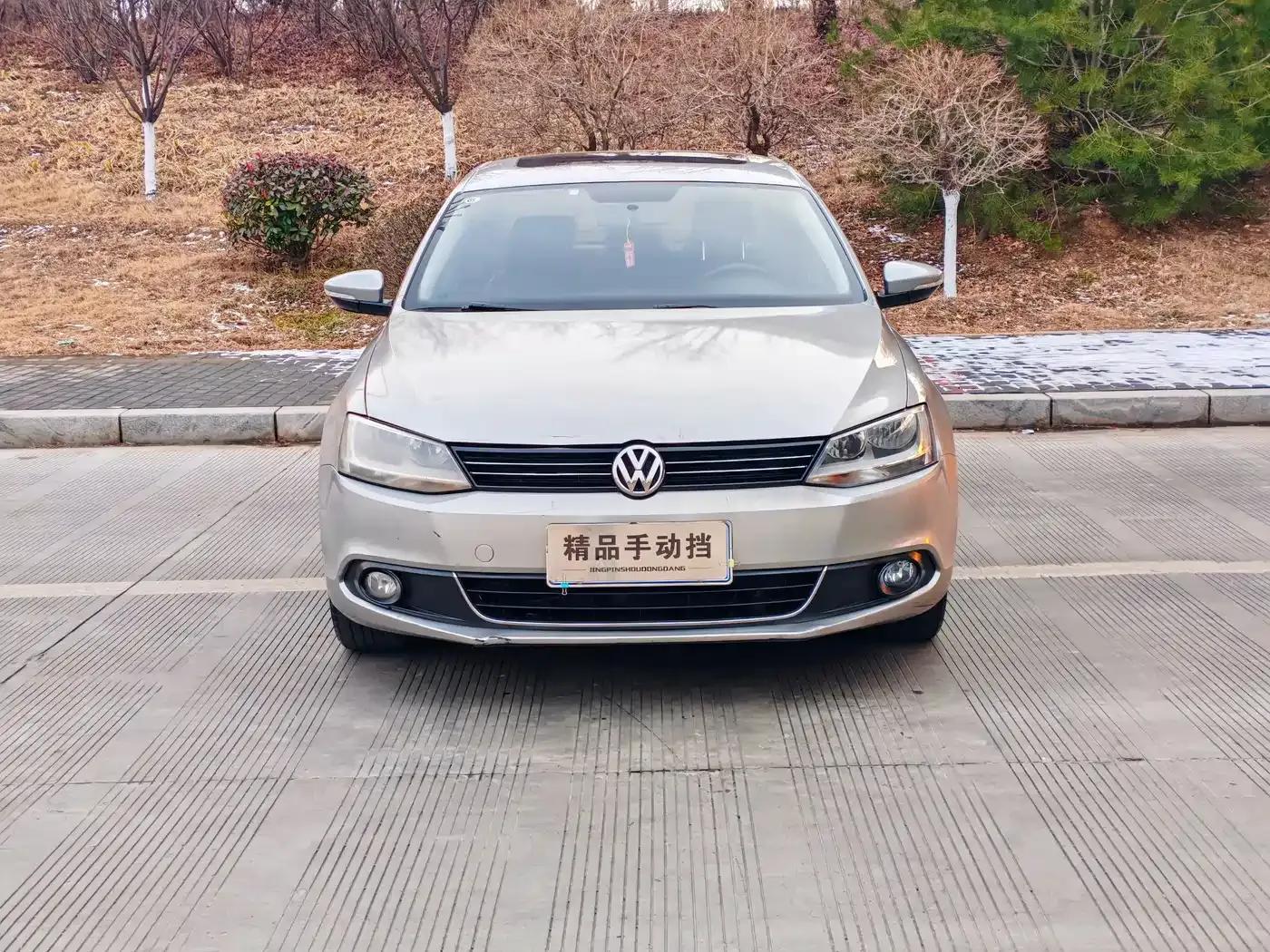 2014 Volkswagen Sagitar Facelift 1.6L Manual Comfort Model — миниатюра 3