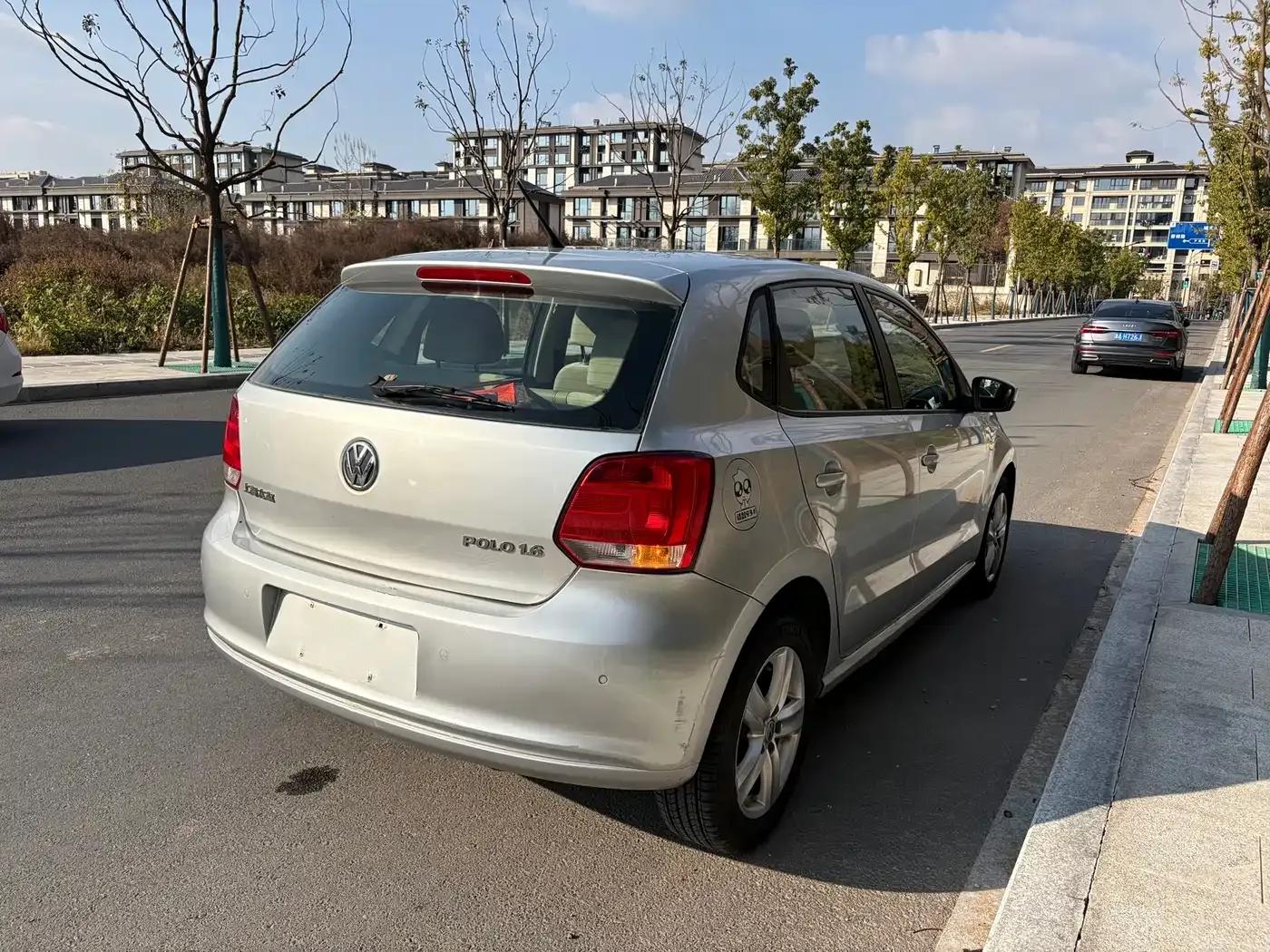 2011 Polo 1.6L Automatic Cool Edition — миниатюра 9