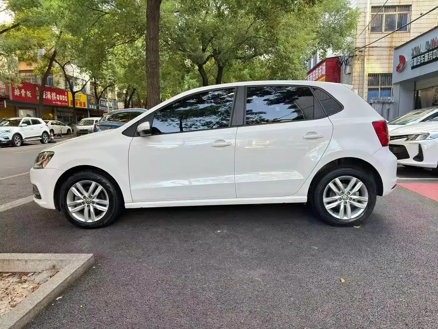 2016 Polo 1.6L Automatic Comfort Model — миниатюра 3