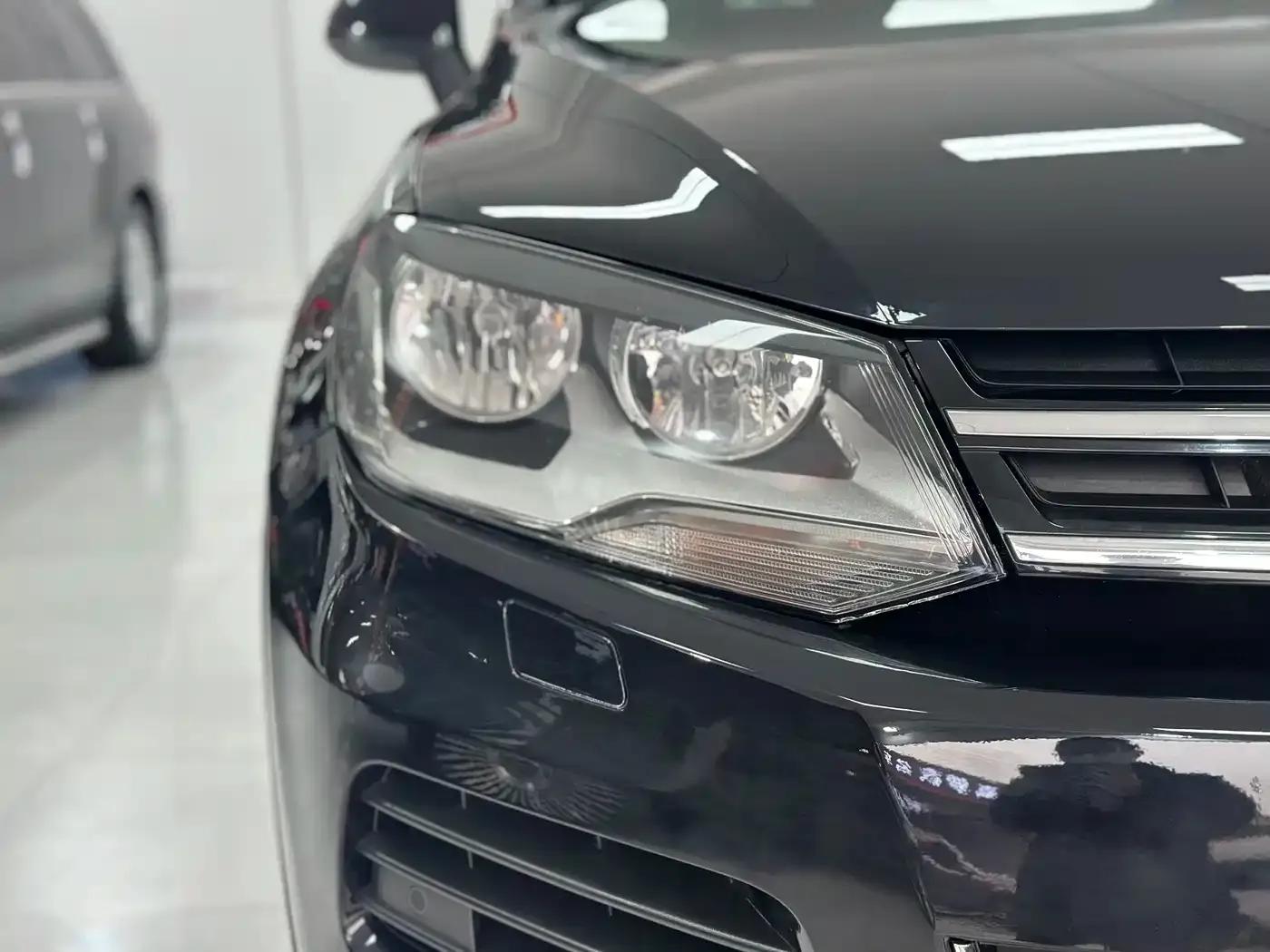 Touareg 2011 3.0TDI Diesel Standard Edition — миниатюра 17