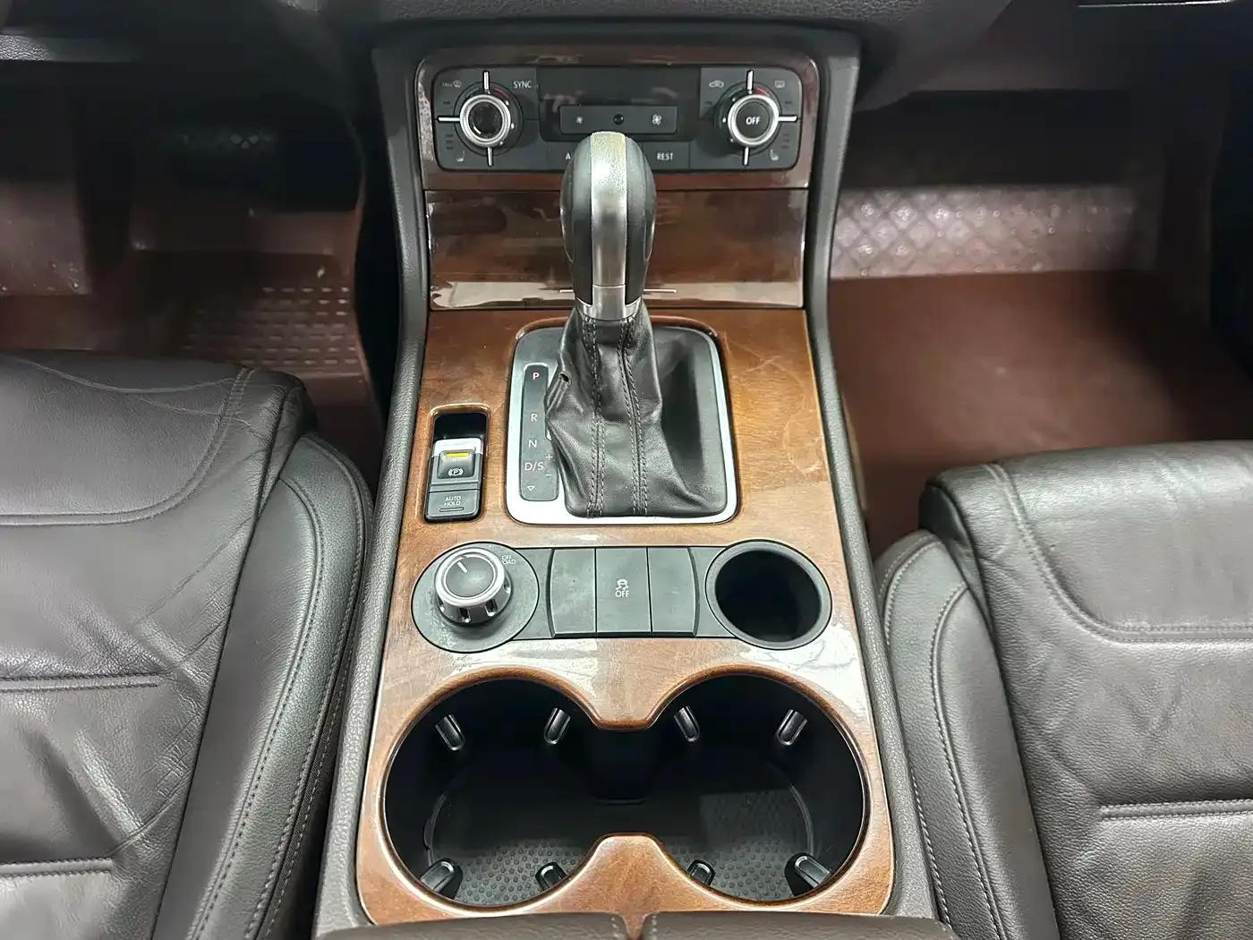 Touareg 2011 3.0TDI Diesel Standard Edition — миниатюра 19