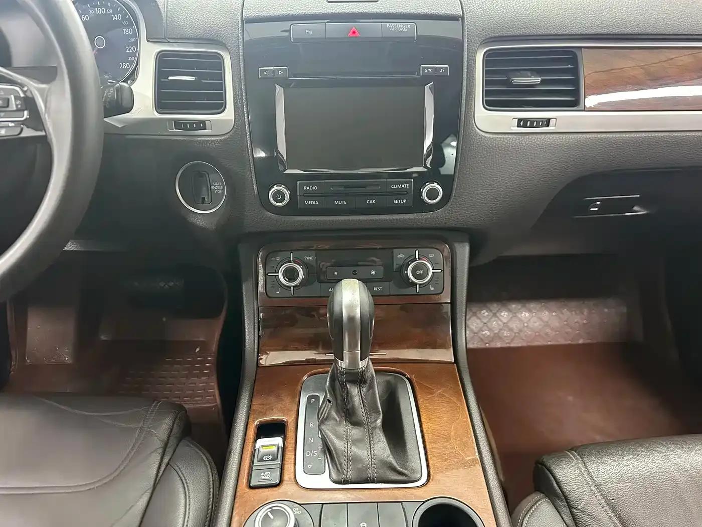 Touareg 2011 3.0TDI Diesel Standard Edition — миниатюра 20